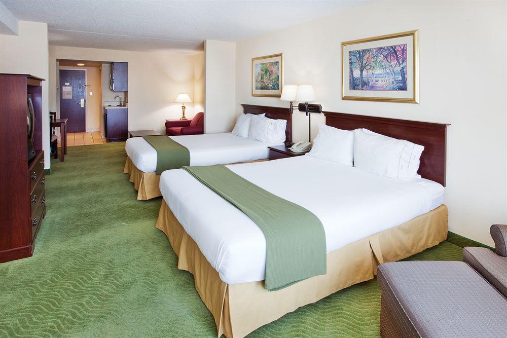 Holiday Inn Express & Suites I-26 & Us 29 At Westgate Mall, An Ihg Hotel Spartanburg Room photo