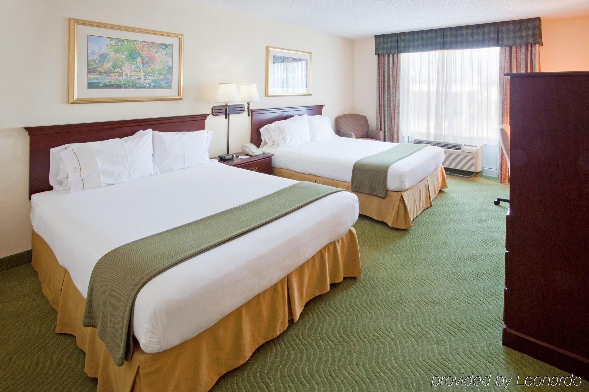 Holiday Inn Express & Suites I-26 & Us 29 At Westgate Mall, An Ihg Hotel Spartanburg Room photo